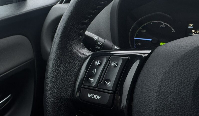 TOYOTA Yaris  | przedni | automatyczna_bezstopniowa | 100 KM | Srebrny full