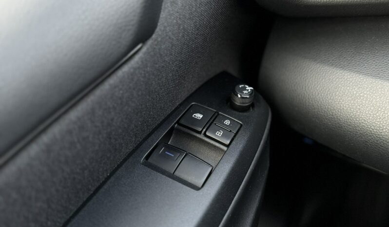 TOYOTA Yaris  | przedni | automatyczna_bezstopniowa | 116 KM | bialy full