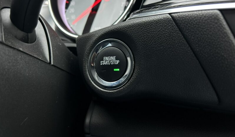 OPEL Insignia  | przedni | Automatyczna | 165 KM | Czarny full