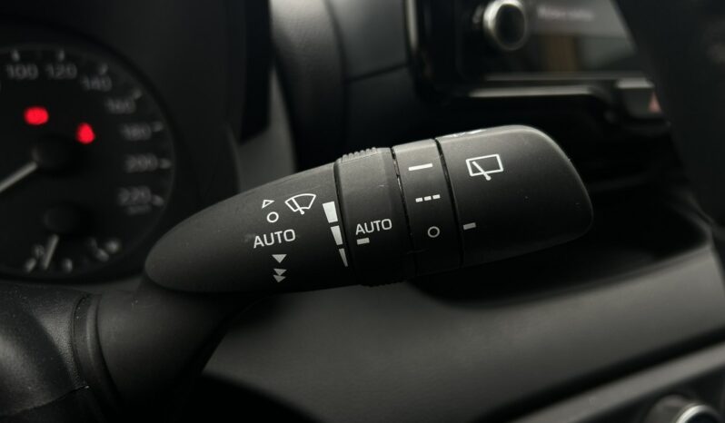 TOYOTA Yaris  | przedni | Manualna | 125 KM | bialy full