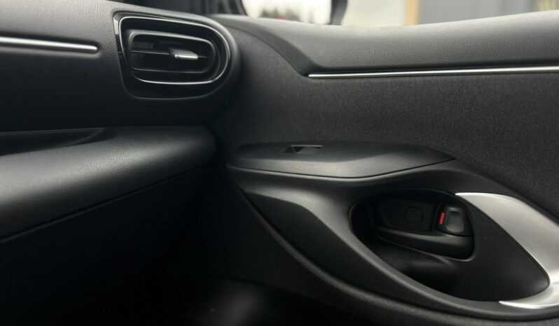 TOYOTA Yaris  | przedni | Manualna | 125 KM | bialy full