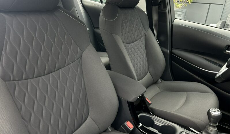 TOYOTA Corolla  | przedni | Manualna | 125 KM | bialy full