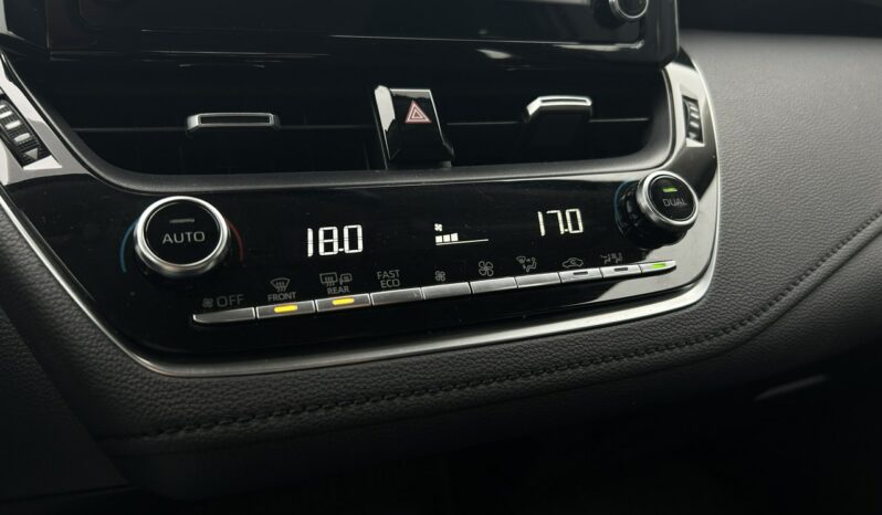 TOYOTA Corolla  | przedni | Manualna | 125 KM | bialy full