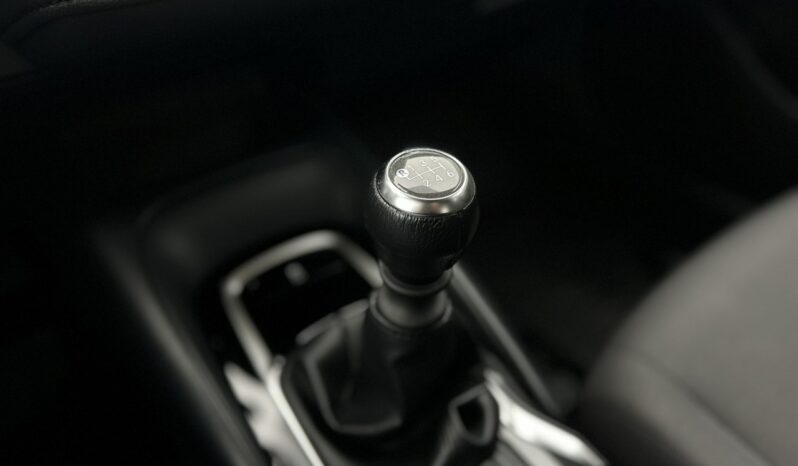 TOYOTA Corolla  | przedni | Manualna | 125 KM | bialy full