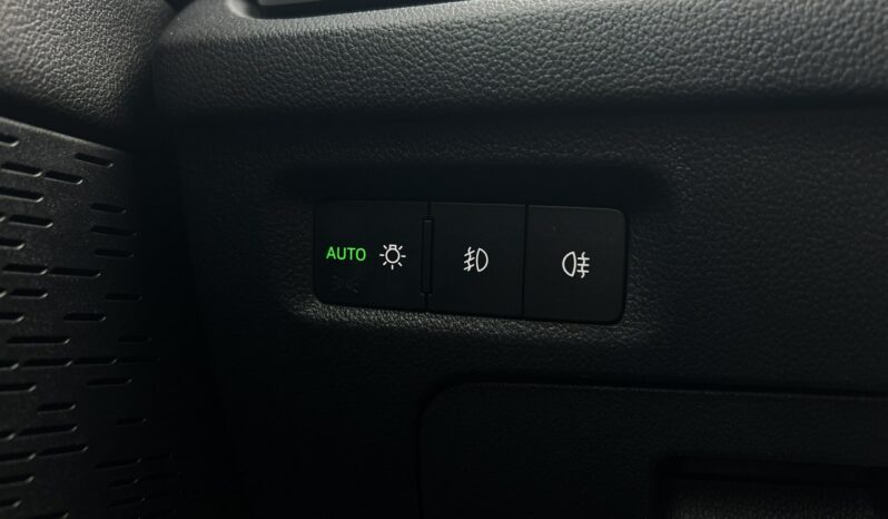 SKODA Octavia  | przedni | Manualna | 150 KM | bialy full