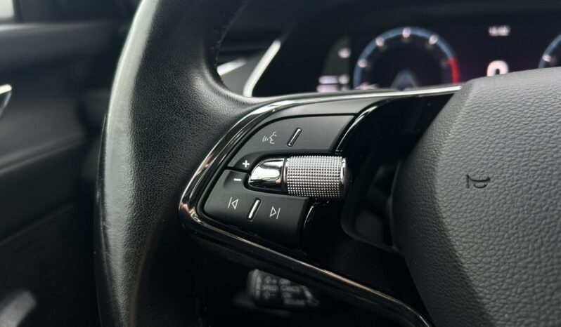 SKODA Octavia  | przedni | Manualna | 150 KM | bialy full