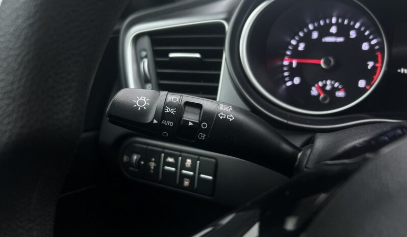 KIA Ceed  | przedni | Manualna | 100 KM | bialy full