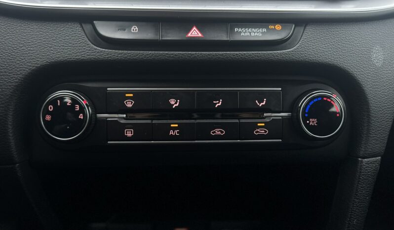 KIA Ceed  | przedni | Manualna | 100 KM | bialy full