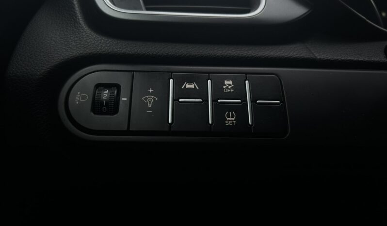 KIA Ceed  | przedni | Manualna | 100 KM | bialy full