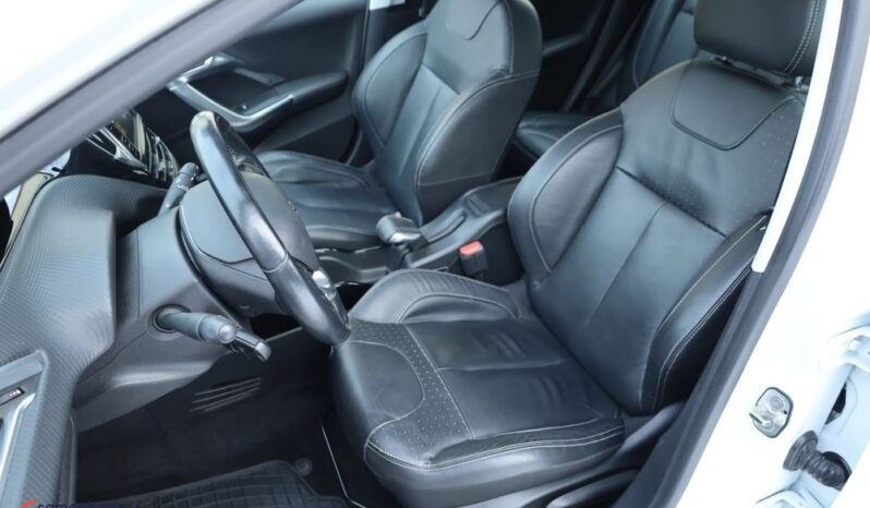 PEUGEOT 2008  | FWD (przód) | Manualna | 110 KM | Biały full