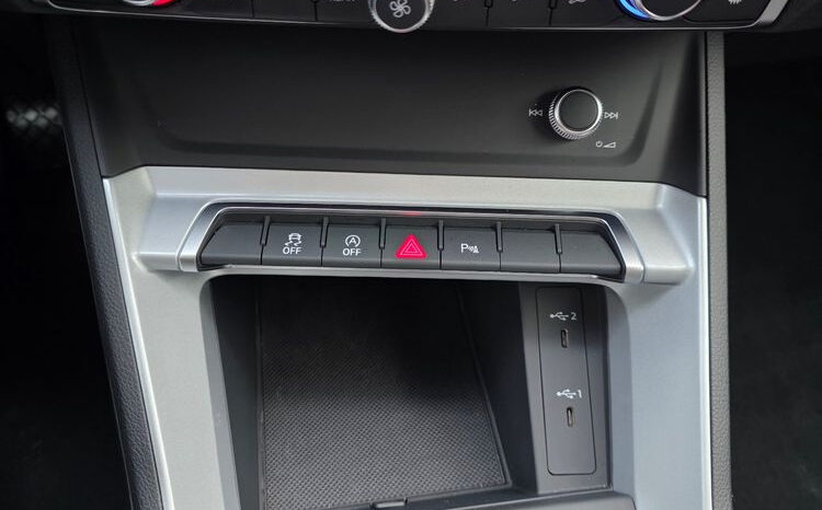 AUDI Q3  | FWD (przód) | Automatyczna | 150 KM | Biały full