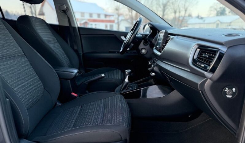KIA Stonic  | FWD (przód) | Manualna | 100 KM | Szary full