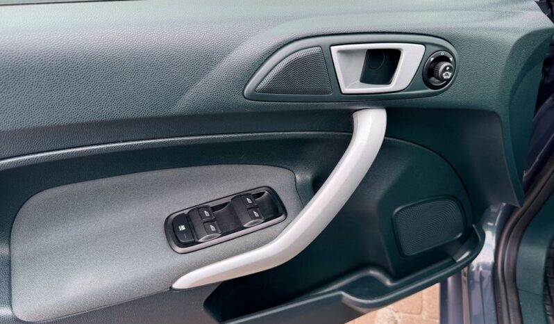 FORD Fiesta  | FWD (przód) | Manualna | 82 KM | Szary full