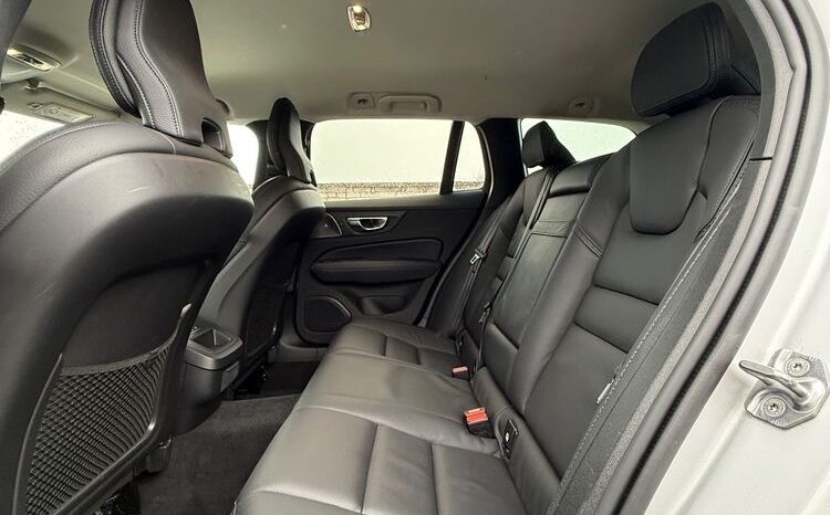 VOLVO V60  | 4×4 (doł. automatycznie) | Automatyczna | 150 KM | Srebrny full