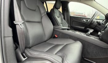 VOLVO V60  | 4×4 (doł. automatycznie) | Automatyczna | 150 KM | Srebrny full