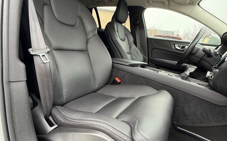 VOLVO V60  | 4×4 (doł. automatycznie) | Automatyczna | 150 KM | Srebrny full