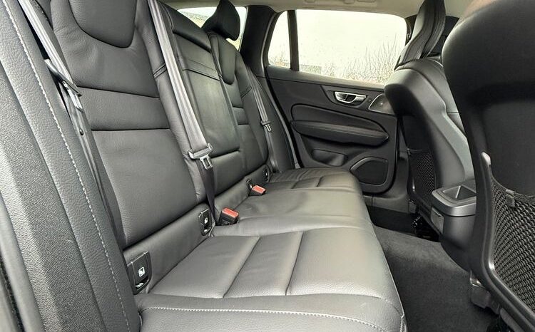 VOLVO V60  | 4×4 (doł. automatycznie) | Automatyczna | 150 KM | Srebrny full