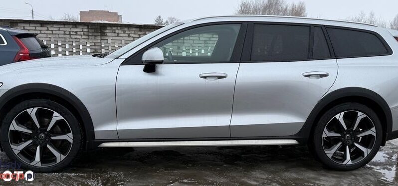 VOLVO V60  | 4×4 (doł. automatycznie) | Automatyczna | 150 KM | Srebrny full