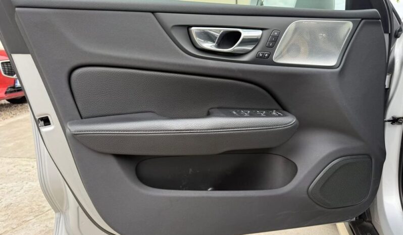 VOLVO V60  | 4×4 (doł. automatycznie) | Automatyczna | 150 KM | Srebrny full