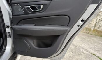 VOLVO V60  | 4×4 (doł. automatycznie) | Automatyczna | 150 KM | Srebrny full