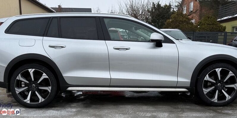 VOLVO V60  | 4×4 (doł. automatycznie) | Automatyczna | 150 KM | Srebrny full