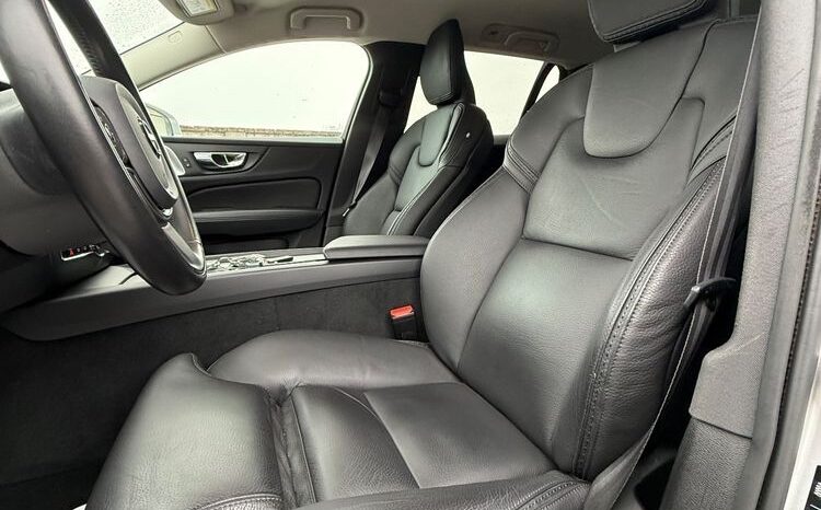 VOLVO V60  | 4×4 (doł. automatycznie) | Automatyczna | 150 KM | Srebrny full