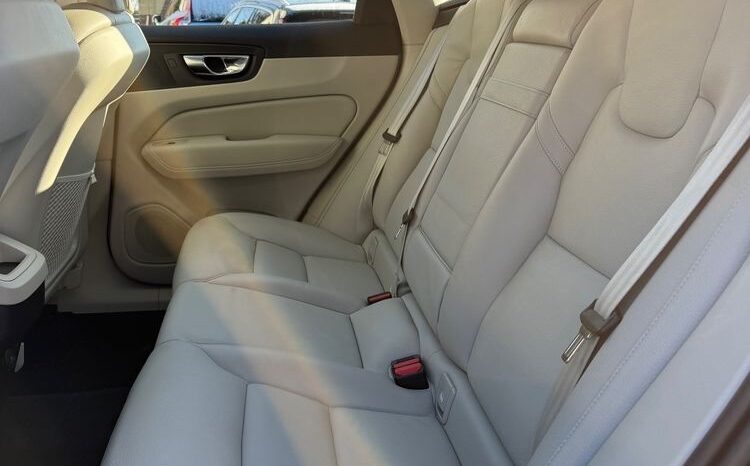 VOLVO XC 60 | FWD (przód) | Automatyczna | 190 KM | Czarny full