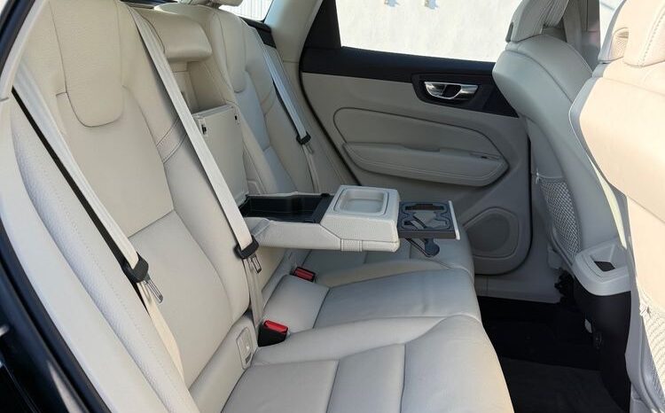 VOLVO XC 60 | FWD (przód) | Automatyczna | 190 KM | Czarny full