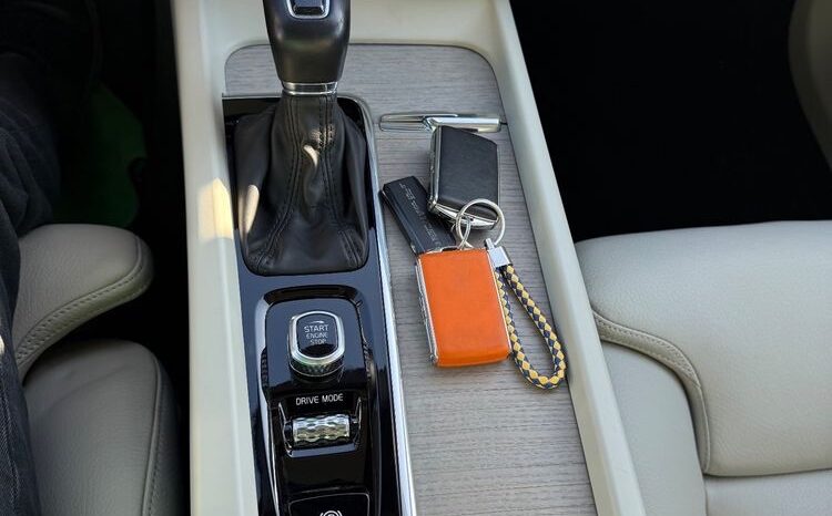 VOLVO XC 60 | FWD (przód) | Automatyczna | 190 KM | Czarny full