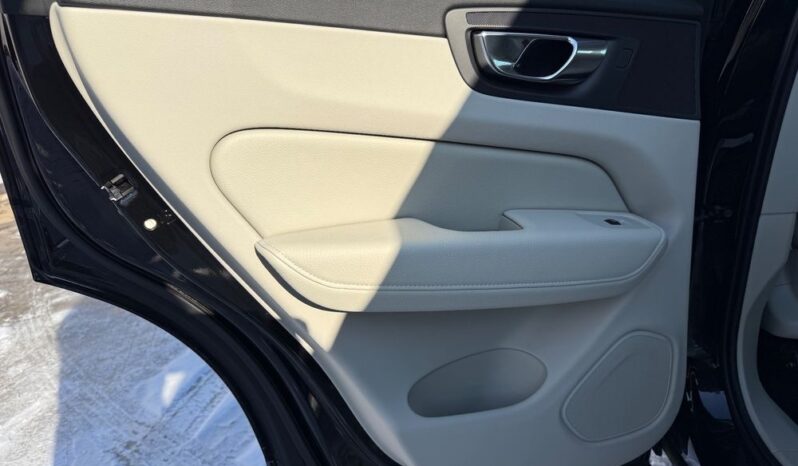 VOLVO XC 60 | FWD (przód) | Automatyczna | 190 KM | Czarny full