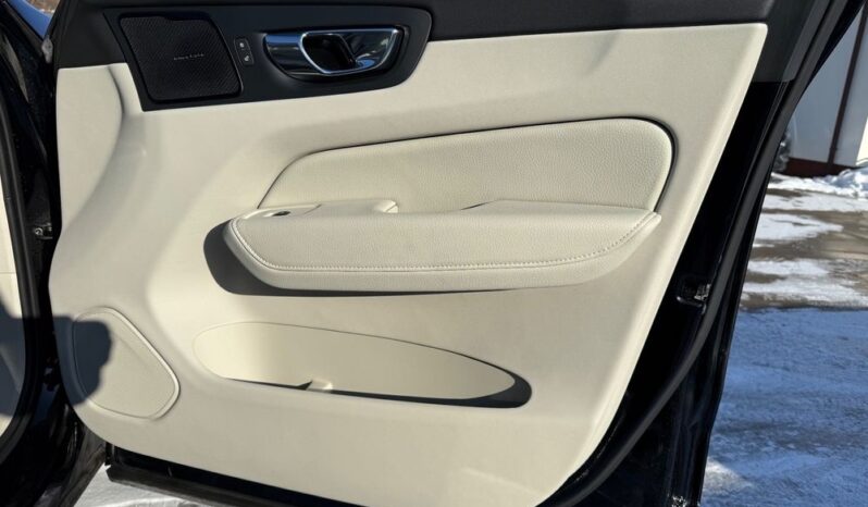 VOLVO XC 60 | FWD (przód) | Automatyczna | 190 KM | Czarny full