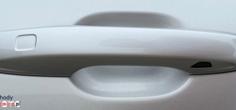 VOLVO XC 60 | FWD (przód) | Automatyczna | 250 KM | Srebrny full