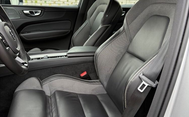 VOLVO XC 60 | FWD (przód) | Automatyczna | 250 KM | Srebrny full