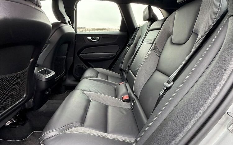VOLVO XC 60 | FWD (przód) | Automatyczna | 250 KM | Srebrny full