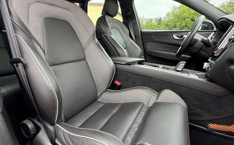 VOLVO XC 60 | FWD (przód) | Automatyczna | 250 KM | Srebrny full