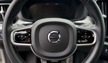 VOLVO XC 60 | FWD (przód) | Automatyczna | 250 KM | Srebrny full