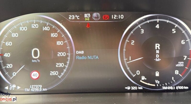 VOLVO XC 60 | FWD (przód) | Automatyczna | 250 KM | Srebrny full