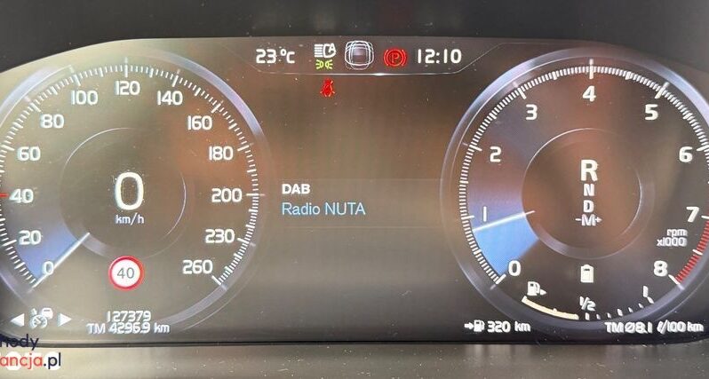 VOLVO XC 60 | FWD (przód) | Automatyczna | 250 KM | Srebrny full