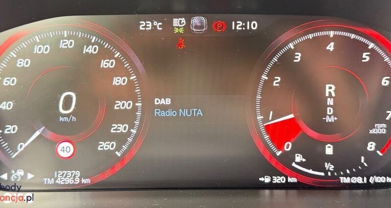 VOLVO XC 60 | FWD (przód) | Automatyczna | 250 KM | Srebrny full