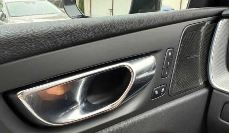 VOLVO XC 60 | FWD (przód) | Automatyczna | 250 KM | Srebrny full