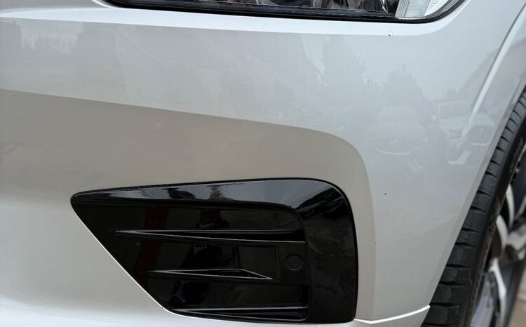 VOLVO XC 60 | FWD (przód) | Automatyczna | 250 KM | Srebrny full
