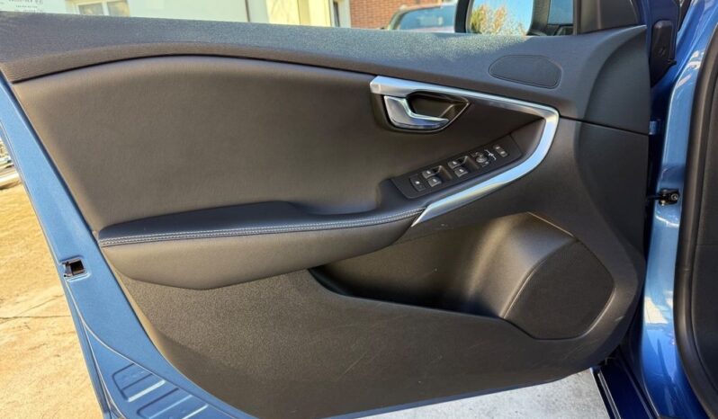 VOLVO V40  | FWD (przód) | Manualna | 150 KM | Niebieski full