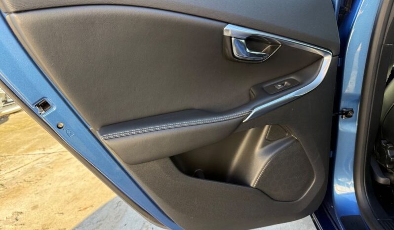 VOLVO V40  | FWD (przód) | Manualna | 150 KM | Niebieski full