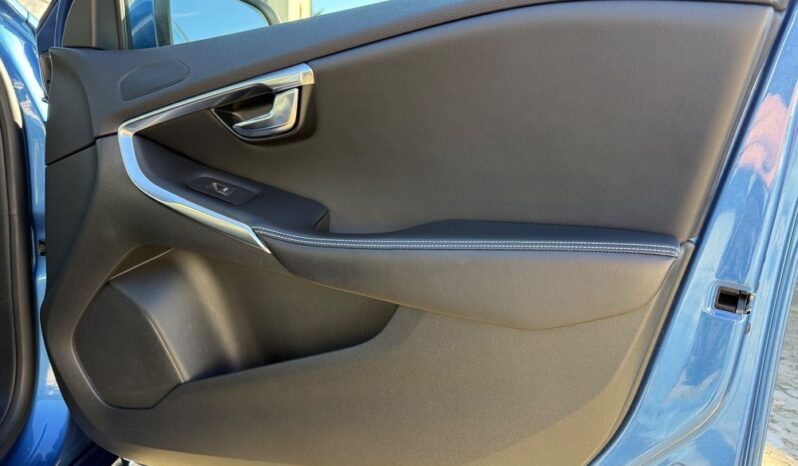 VOLVO V40  | FWD (przód) | Manualna | 150 KM | Niebieski full