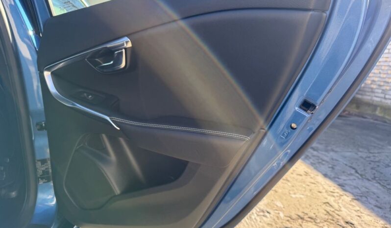 VOLVO V40  | FWD (przód) | Manualna | 150 KM | Niebieski full