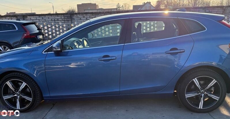 VOLVO V40  | FWD (przód) | Manualna | 150 KM | Niebieski full