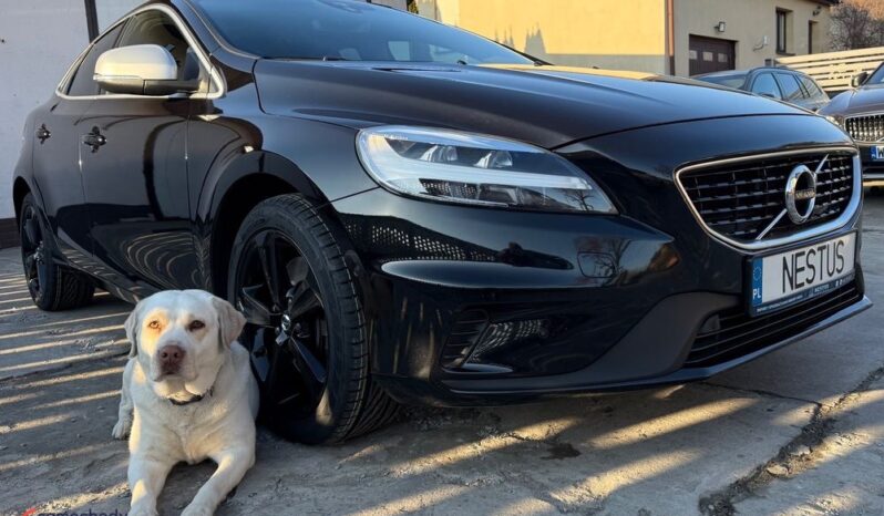 VOLVO V40  | FWD (przód) | Automatyczna | 152 KM | Czarny