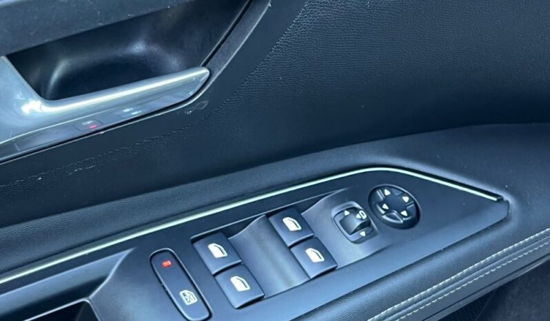 PEUGEOT   5008     130 KM    Automatyczna    FWD (przód)    Biały full