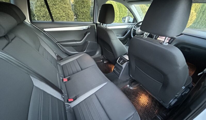 SKODA Octavia  | FWD (przód) | Manualna | 150 KM | Biały full