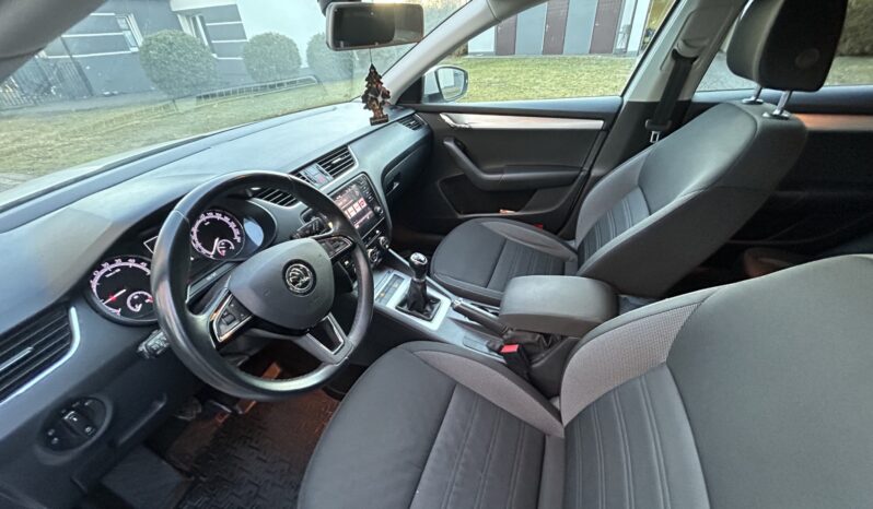 SKODA Octavia  | FWD (przód) | Manualna | 150 KM | Biały full